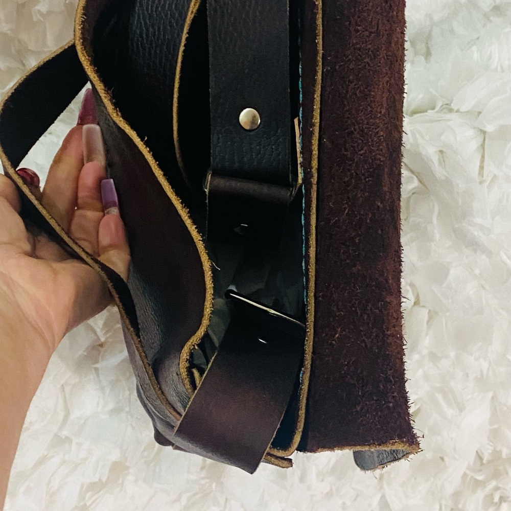 LEATHER (COW)Bag Excellent Conditions.  Smoke free home - Picture 10 of 10